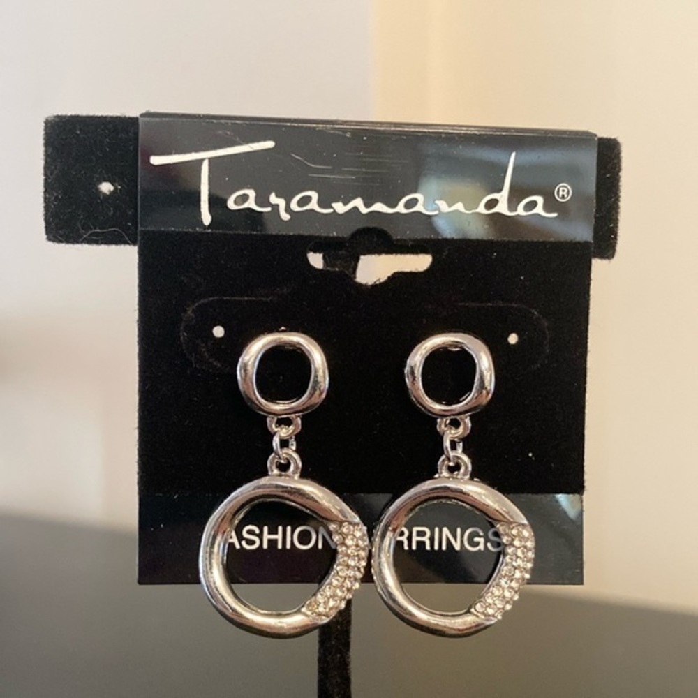 Taramanda Silver Circle Dangle Earrings
